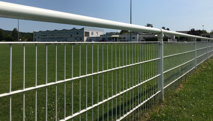 Image new Clôture terrain : comment délimiter et sécuriser vos installations sportives ? 