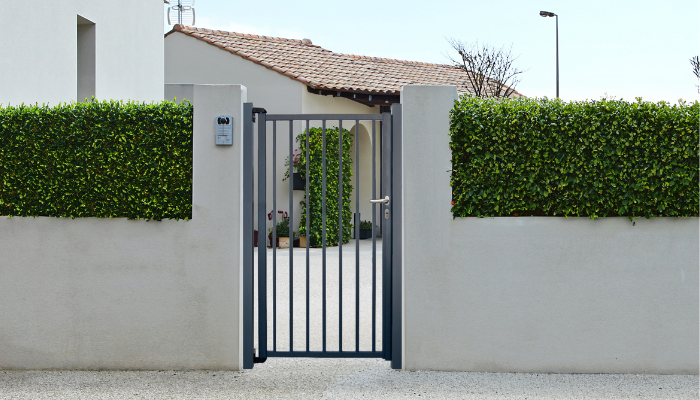 Image new 5 idées de portillons alu pour une entrée piétonne moderne 