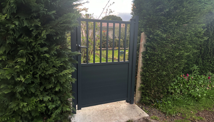 Image new 5 idées de portillons alu pour une entrée piétonne moderne 